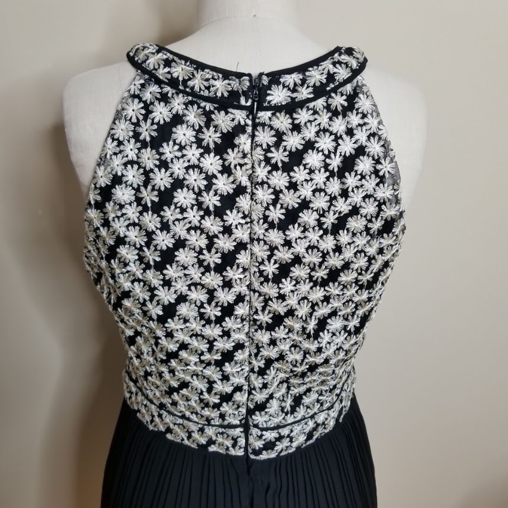 Romeo + Juliet Couture Dress - Picture 4 of 8